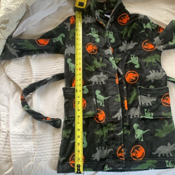 Jurassic World Dominion Fleece Robe Boys Size 8 Belt Dinosaur EUC Jurassic Park - Picture 12 of 13
